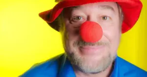 The "No-L" Tradition: How One Traveler Uses Holiday Humor to Counter Seasonal Stress